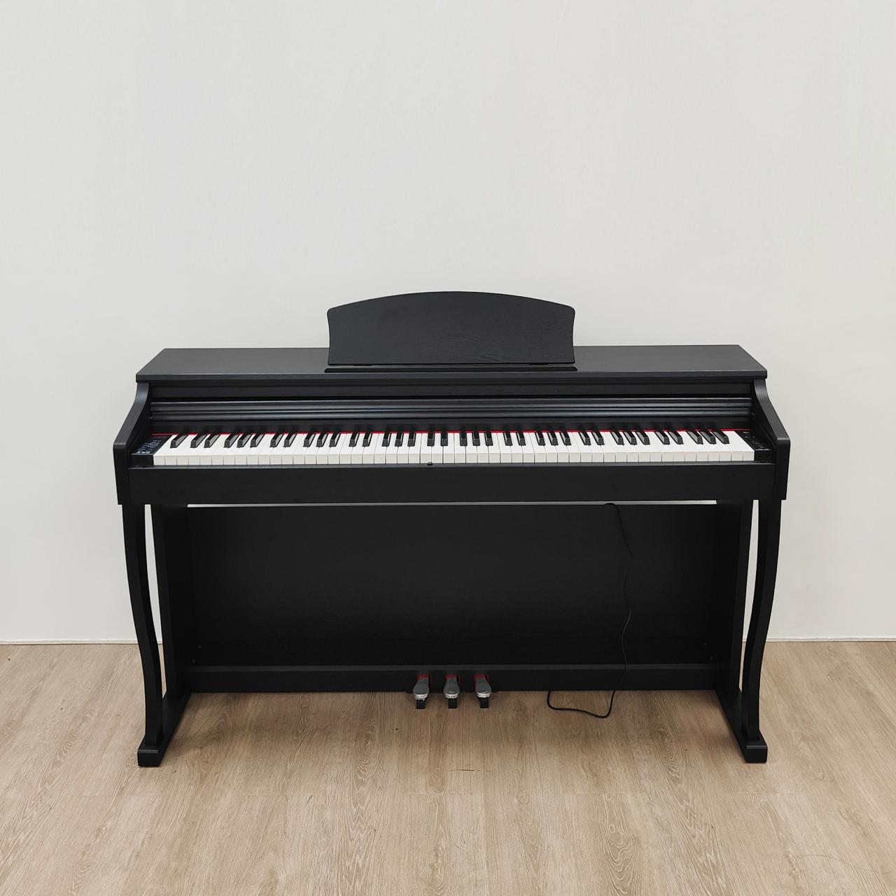 Amari Deluxe 88 weighted keys Piano