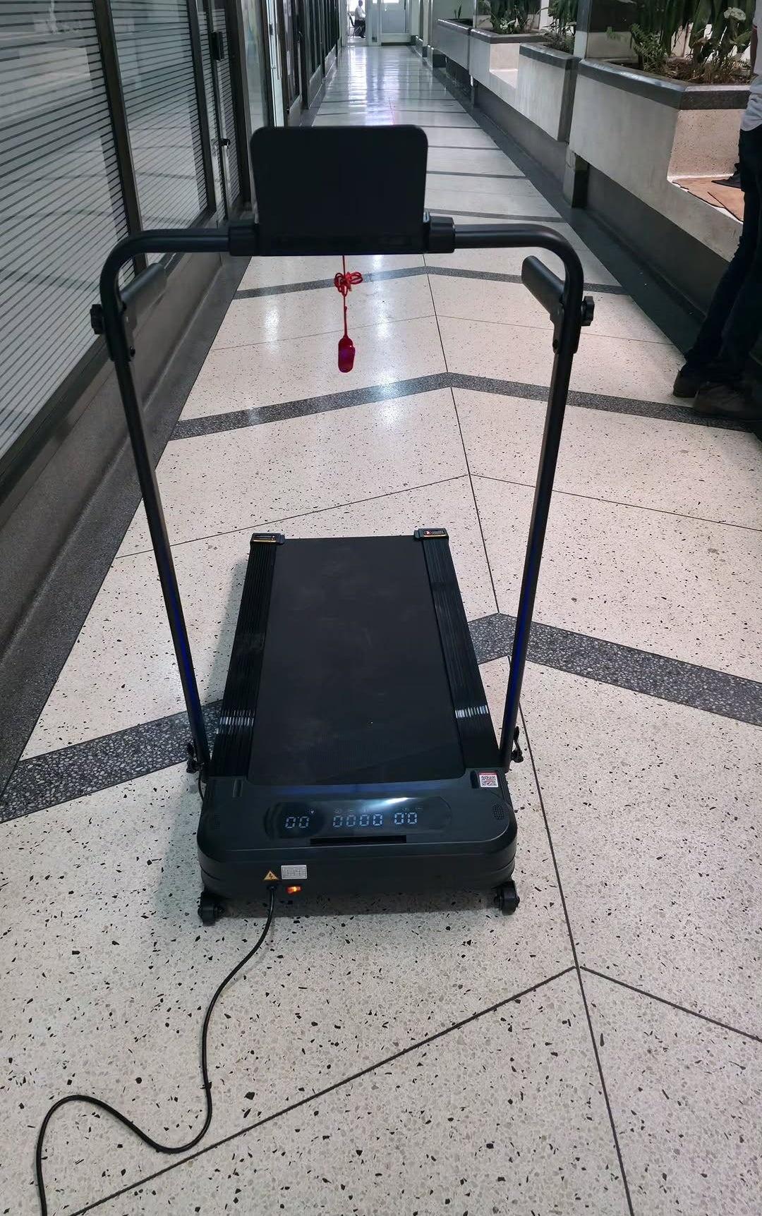 Walking Pad 14km/H, 9% Auto Incline 140kg User Weight