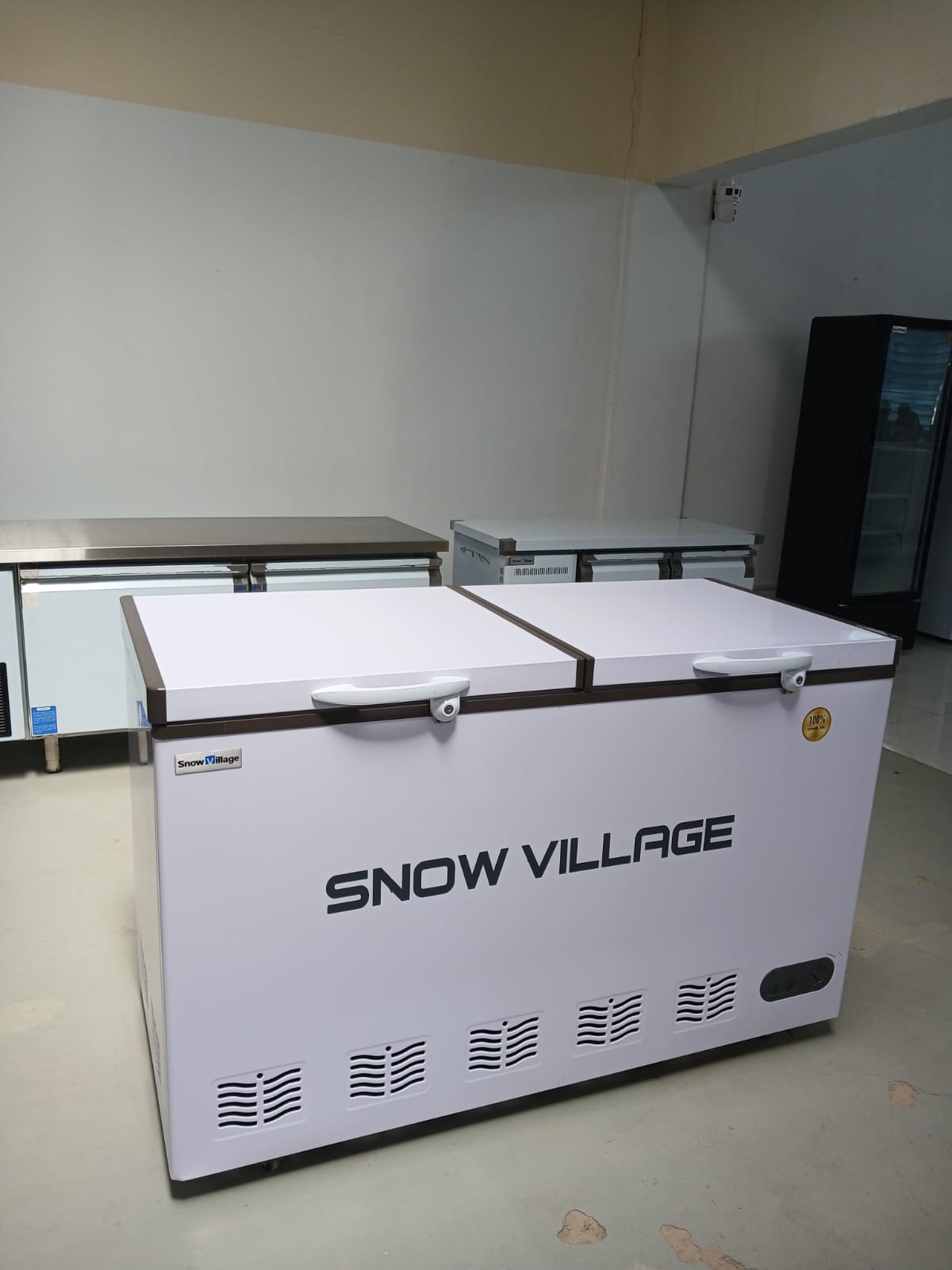 SnowVillage BCD-388 388L 2-Door Chest Freezer & Chiller | Commercial Horizontal Freezer | Dual Temperature Control | R600a | Energy Efficient