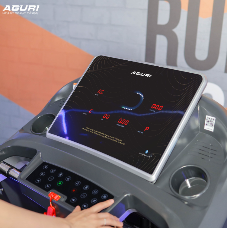 4HP Ironman Commercial Treadmill - Image 2